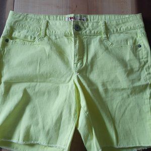 Juniors size 13 neon yellow Bermuda shorts